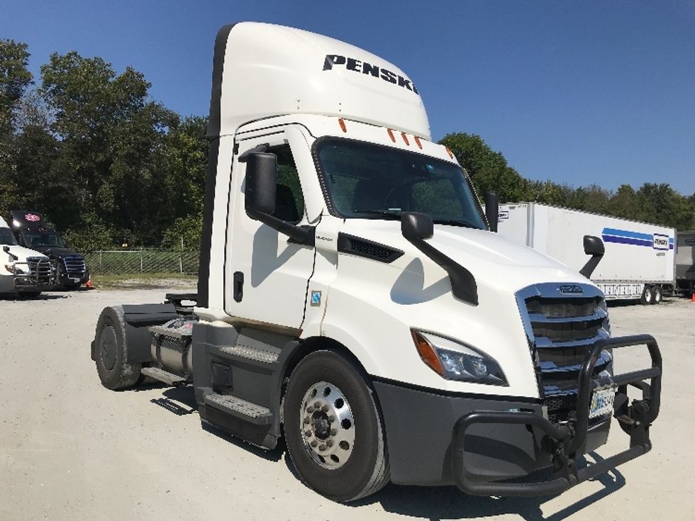 Day Cab Tractor-Heavy Duty Tractors-Freightliner-2022-T11642ST-Newnan-GA-256,703\n\t\tmiles-$ 70,750 - Image 1
