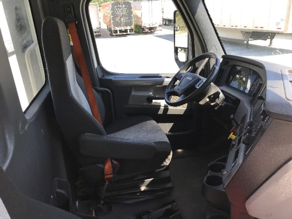 Day Cab Tractor-Heavy Duty Tractors-Freightliner-2022-T11642ST-Newnan-GA-256,703\n\t\tmiles-$ 70,750 - Image 14