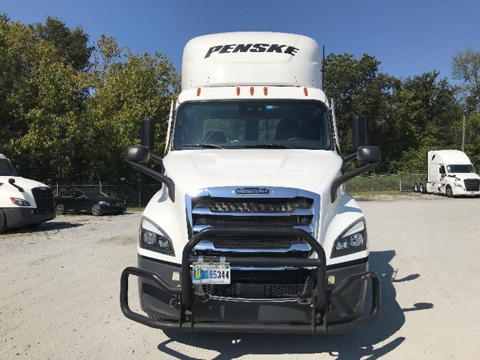 Day Cab Tractor-Heavy Duty Tractors-Freightliner-2022-T11642ST-Newnan-GA-256,703\n\t\tmiles-$ 70,750 - Image 2