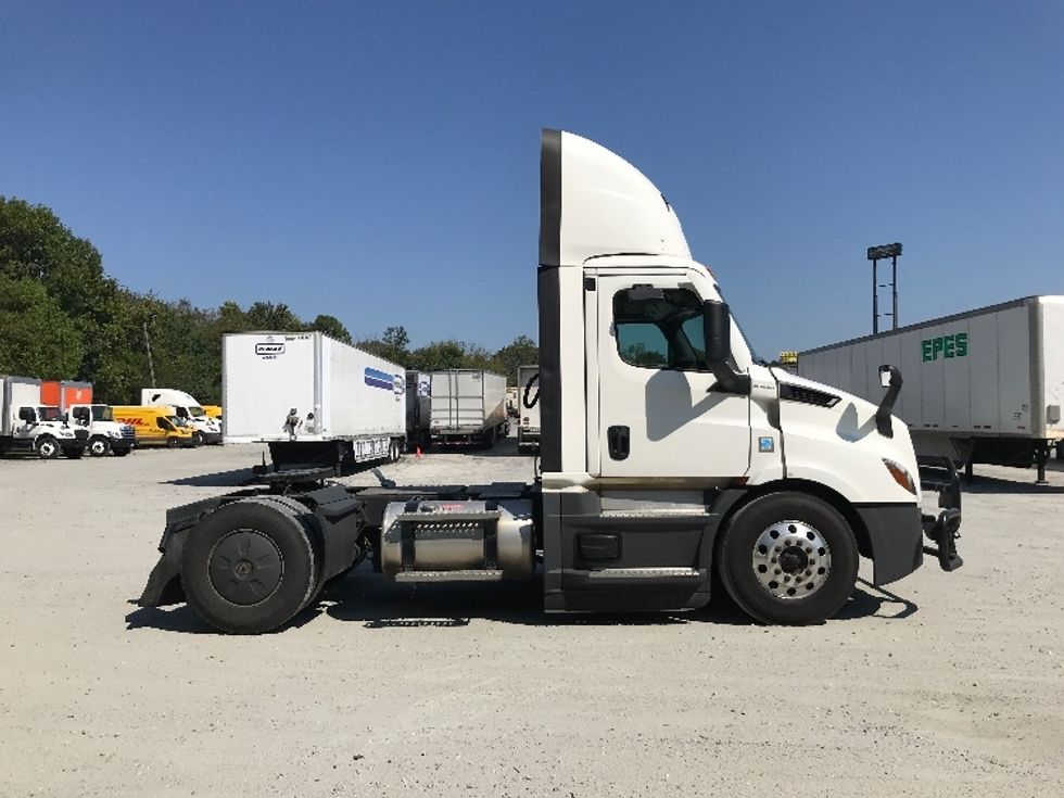 Day Cab Tractor-Heavy Duty Tractors-Freightliner-2022-T11642ST-Newnan-GA-256,703\n\t\tmiles-$ 70,750 - Image 8