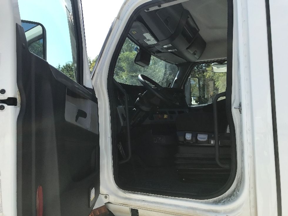 Day Cab Tractor-Heavy Duty Tractors-Freightliner-2022-T11642ST-Newnan-GA-256,703\n\t\tmiles-$ 70,750 - Image 9