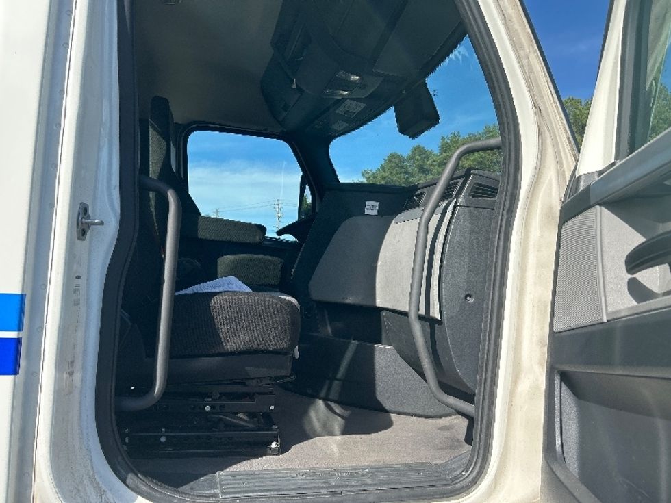 Day Cab Tractor-Heavy Duty Tractors-Freightliner-2022-T11642ST-Norcross-GA-544,471\n\t\tmiles-$ 44,750 - Image 12