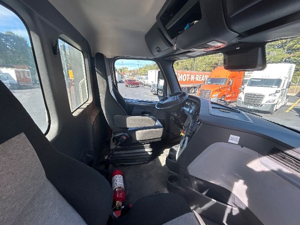 Day Cab Tractor-Heavy Duty Tractors-Freightliner-2022-T11642ST-Norcross-GA-544,471\n\t\tmiles-$ 44,750 - Image 14