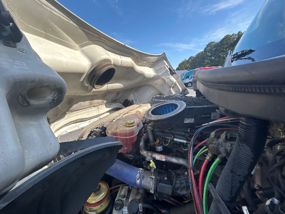 Day Cab Tractor-Heavy Duty Tractors-Freightliner-2022-T11642ST-Norcross-GA-544,471\n\t\tmiles-$ 44,750 - Image 16