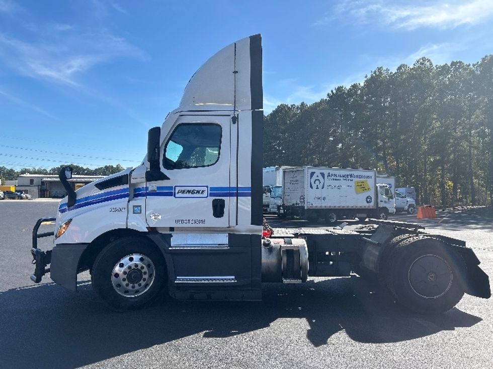 Day Cab Tractor-Heavy Duty Tractors-Freightliner-2022-T11642ST-Norcross-GA-544,471\n\t\tmiles-$ 44,750 - Image 4