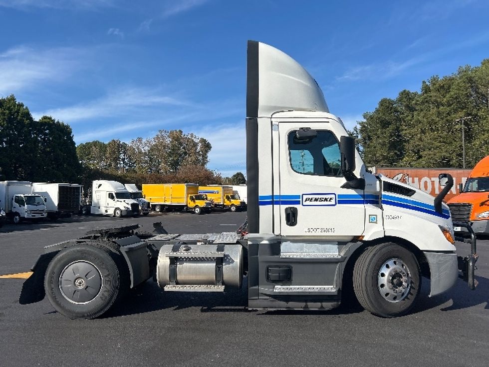Day Cab Tractor-Heavy Duty Tractors-Freightliner-2022-T11642ST-Norcross-GA-544,471\n\t\tmiles-$ 44,750 - Image 8