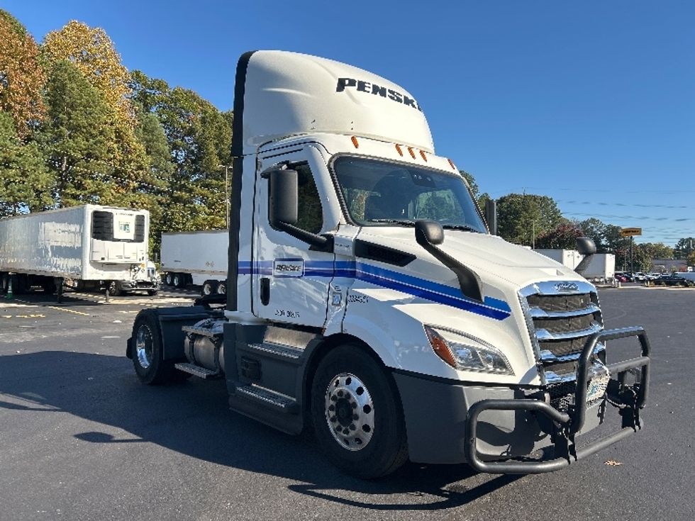 Day Cab Tractor-Heavy Duty Tractors-Freightliner-2022-T11642ST-Norcross-GA-571,831\n\t\tmiles-$ 42,500 - Image 1