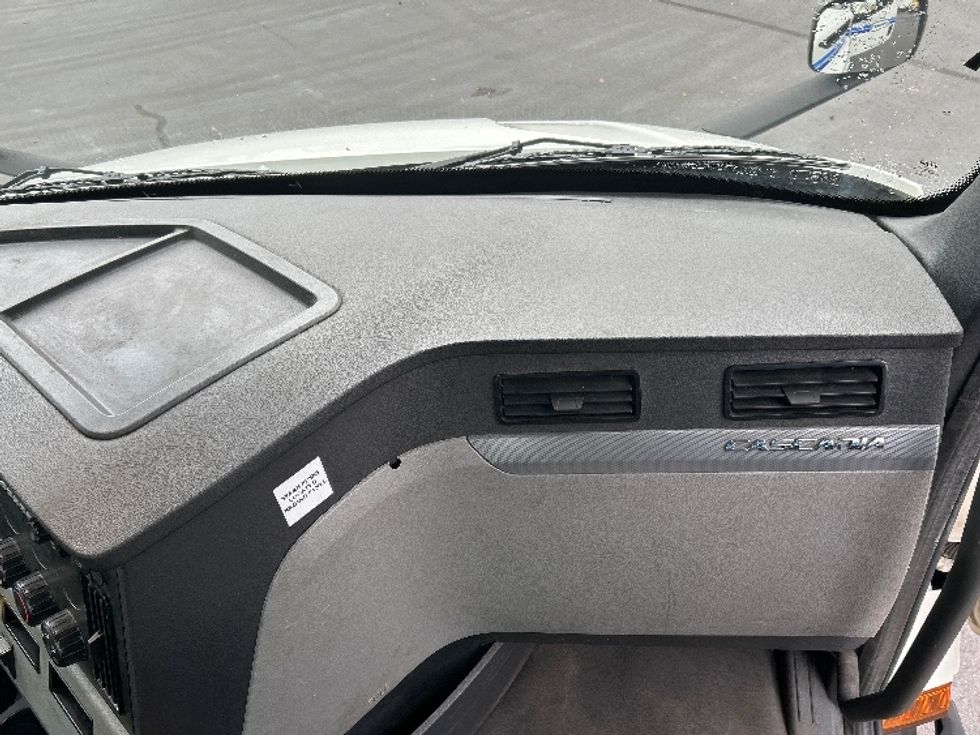 Day Cab Tractor-Heavy Duty Tractors-Freightliner-2022-T11642ST-Norcross-GA-571,831\n\t\tmiles-$ 42,500 - Image 13