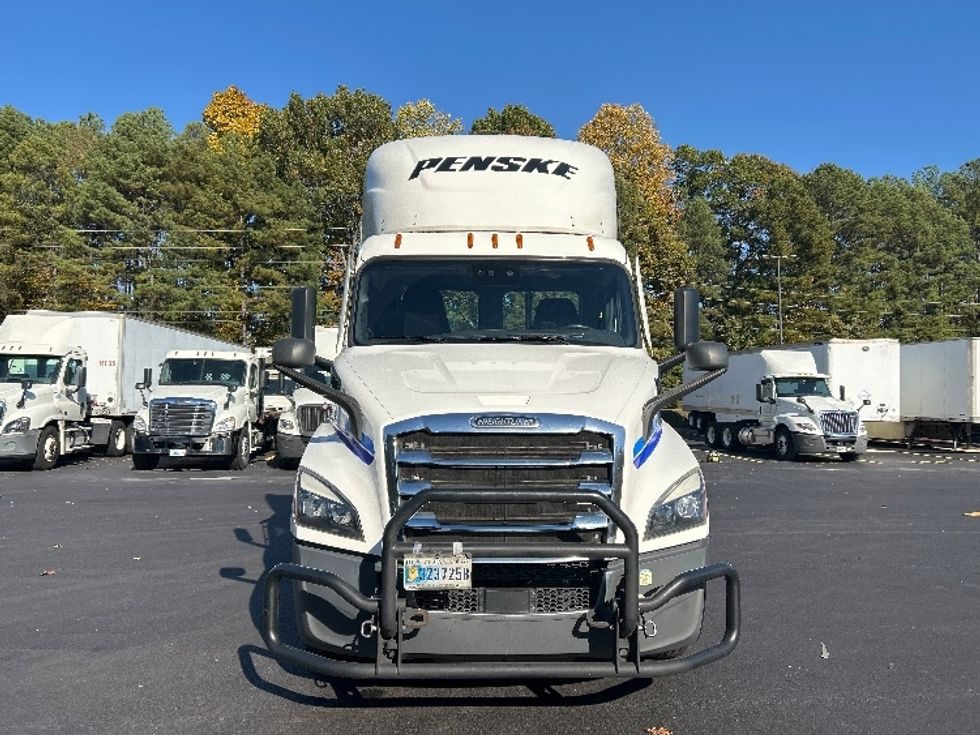 Day Cab Tractor-Heavy Duty Tractors-Freightliner-2022-T11642ST-Norcross-GA-571,831\n\t\tmiles-$ 42,500 - Image 2