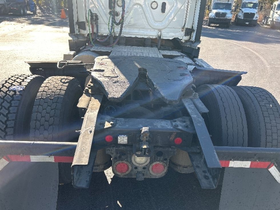 Day Cab Tractor-Heavy Duty Tractors-Freightliner-2022-T11642ST-Norcross-GA-571,831\n\t\tmiles-$ 42,500 - Image 6