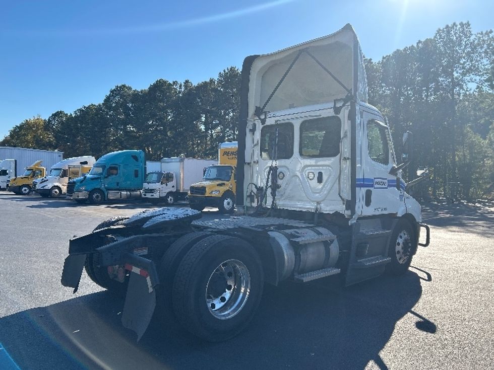 Day Cab Tractor-Heavy Duty Tractors-Freightliner-2022-T11642ST-Norcross-GA-571,831\n\t\tmiles-$ 42,500 - Image 7