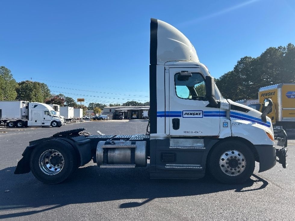 Day Cab Tractor-Heavy Duty Tractors-Freightliner-2022-T11642ST-Norcross-GA-571,831\n\t\tmiles-$ 42,500 - Image 8