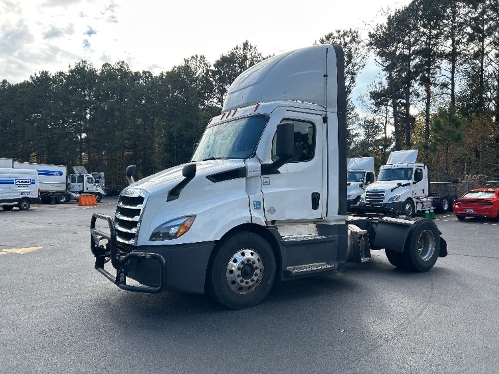 Day Cab Tractor-Heavy Duty Tractors-Freightliner-2022-T11642ST-Norcross-GA-680,978\n\t\tmiles-$ 33,500 - Image 3