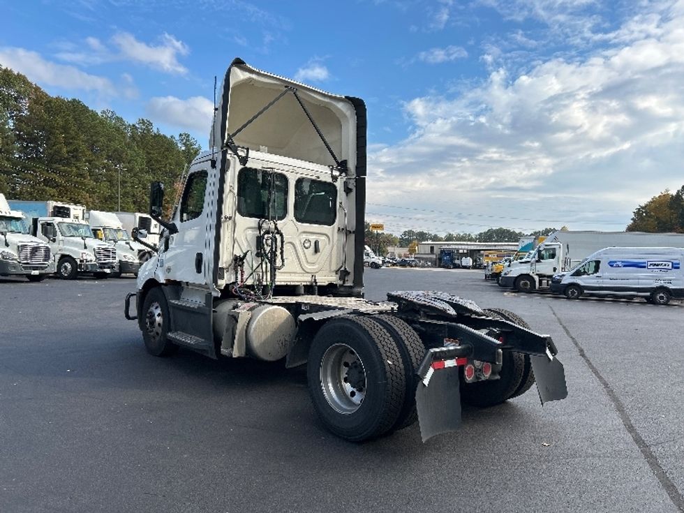 Day Cab Tractor-Heavy Duty Tractors-Freightliner-2022-T11642ST-Norcross-GA-680,978\n\t\tmiles-$ 33,500 - Image 5