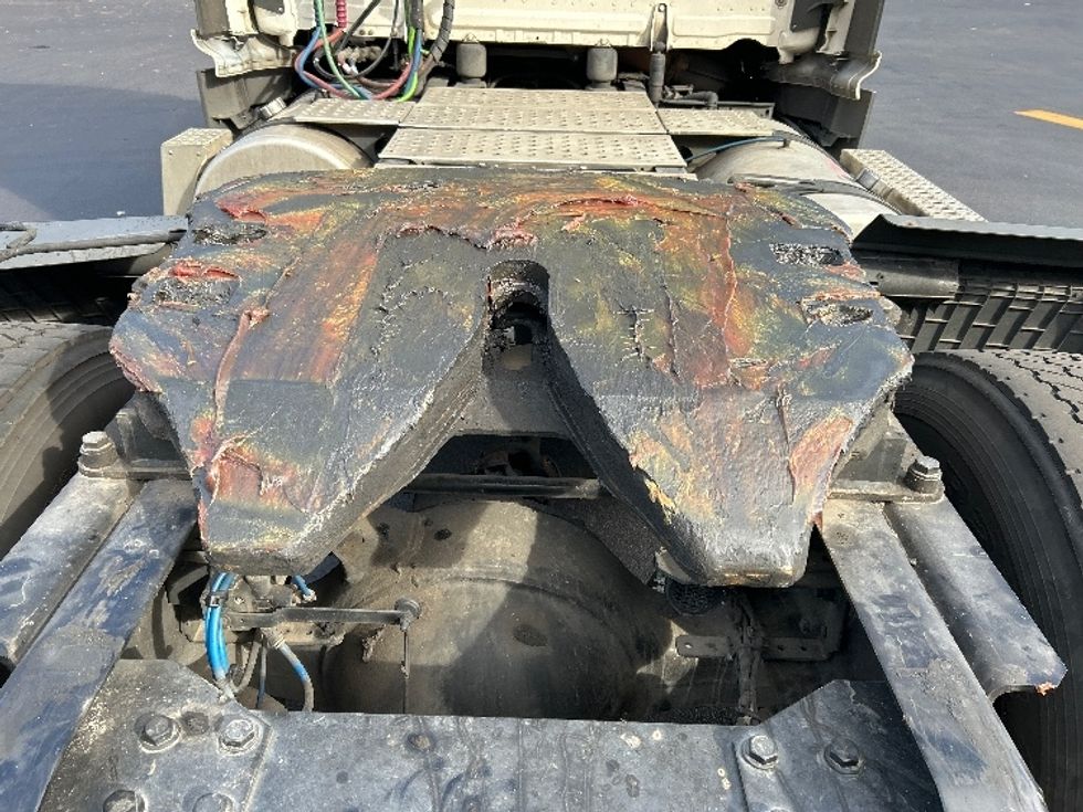 Day Cab Tractor-Heavy Duty Tractors-Freightliner-2022-T11642ST-Norcross-GA-680,978\n\t\tmiles-$ 33,500 - Image 6