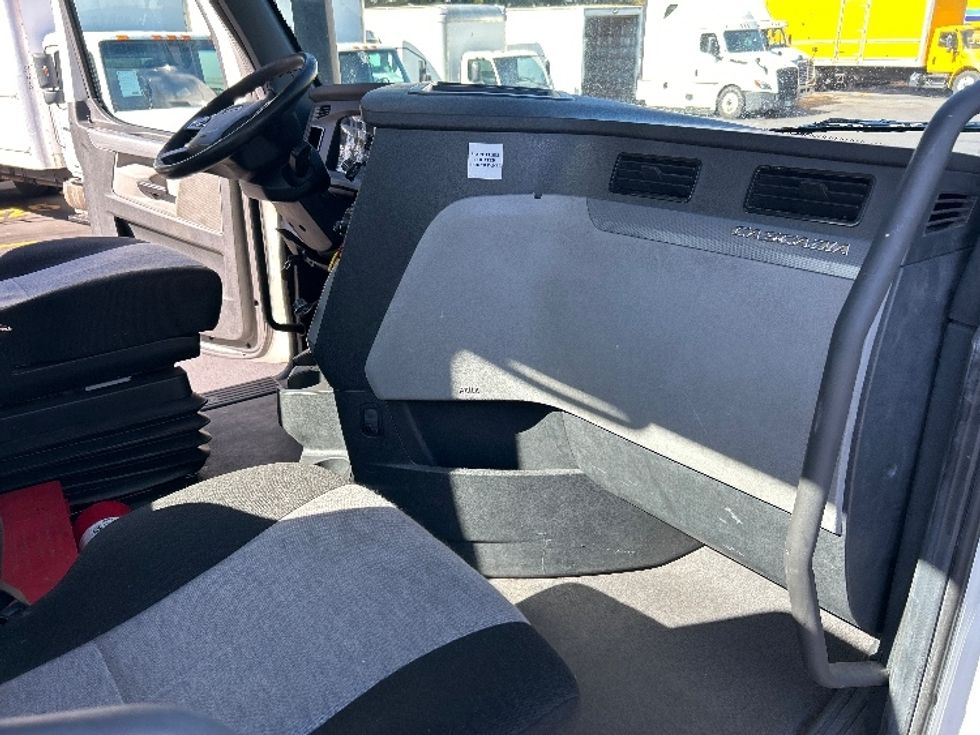 Day Cab Tractor-Heavy Duty Tractors-Freightliner-2022-T11642ST-Norcross-GA-685,951\n\t\tmiles-$ 33,000 - Image 13