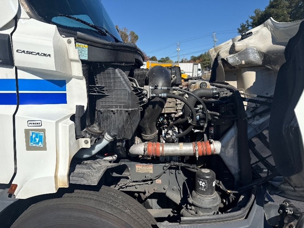 Day Cab Tractor-Heavy Duty Tractors-Freightliner-2022-T11642ST-Norcross-GA-685,951\n\t\tmiles-$ 33,000 - Image 15