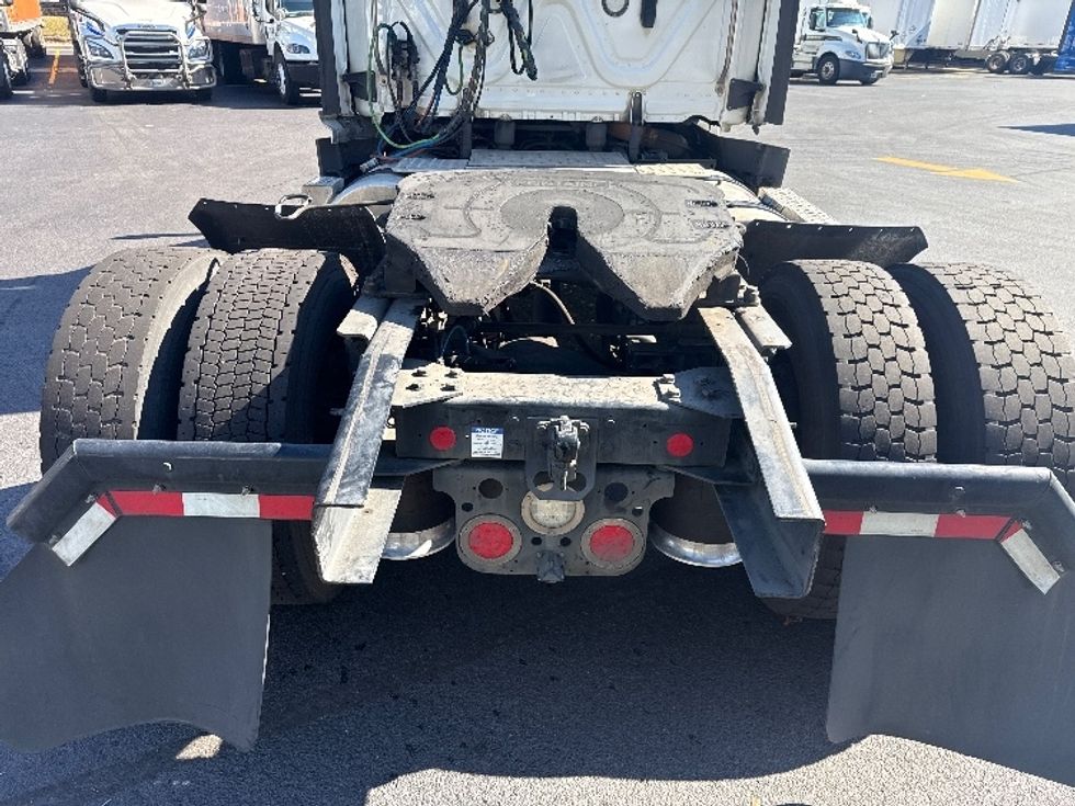 Day Cab Tractor-Heavy Duty Tractors-Freightliner-2022-T11642ST-Norcross-GA-685,951\n\t\tmiles-$ 33,000 - Image 6