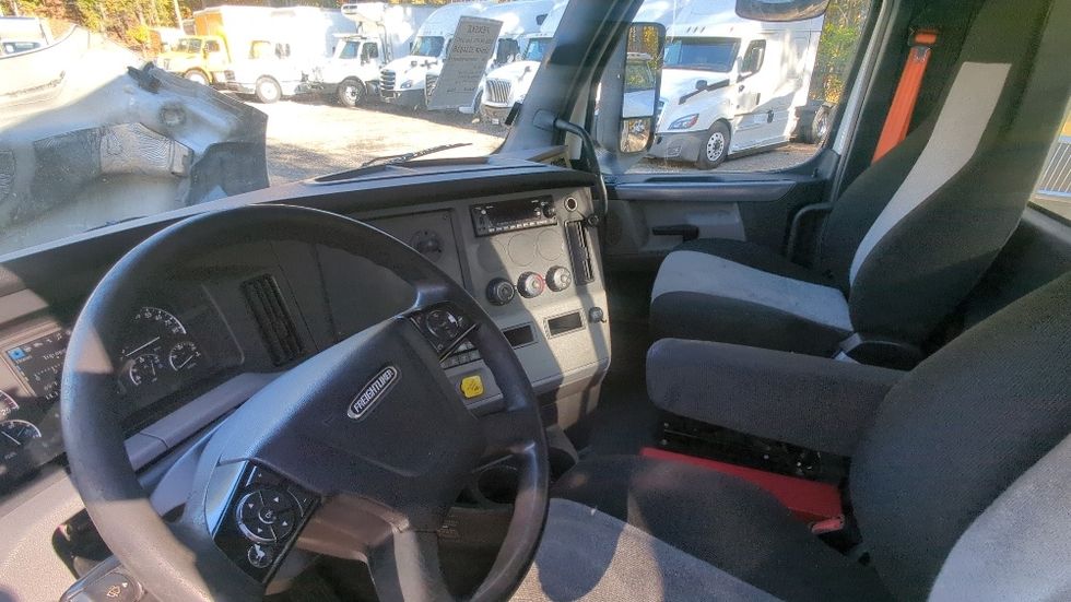 Day Cab Tractor-Heavy Duty Tractors-Freightliner-2022-T11642ST-Suwanee-GA-737,375\n\t\tmiles-$ 28,750 - Image 10