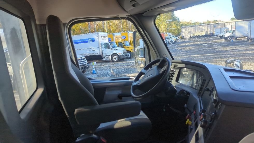 Day Cab Tractor-Heavy Duty Tractors-Freightliner-2022-T11642ST-Suwanee-GA-737,375\n\t\tmiles-$ 28,750 - Image 14