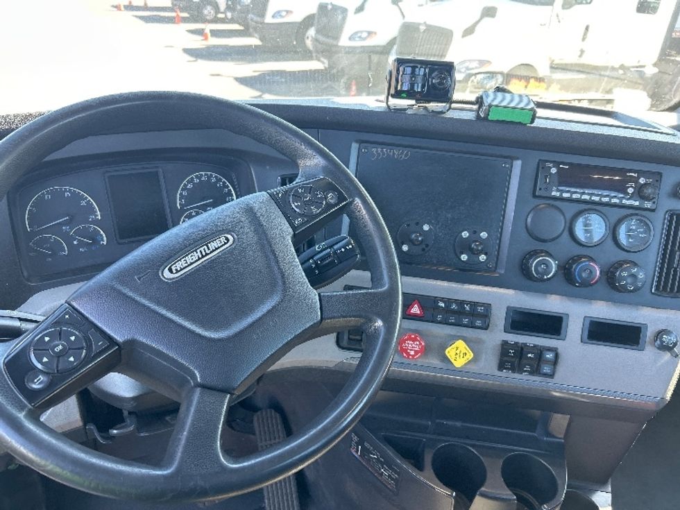 Day Cab Tractor-Heavy Duty Tractors-Freightliner-2022-T11662ST-Fontana-CA-256,049\n\t\tmiles-$ 68,500 - Image 11