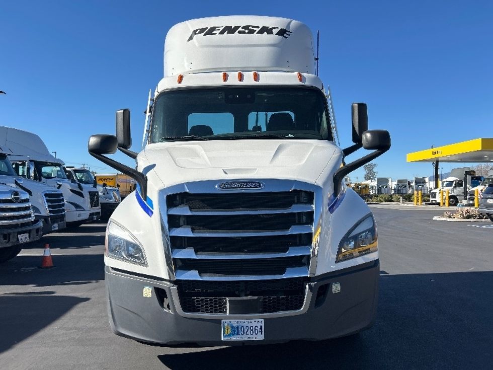 Day Cab Tractor-Heavy Duty Tractors-Freightliner-2022-T11662ST-Fontana-CA-256,049\n\t\tmiles-$ 68,500 - Image 2