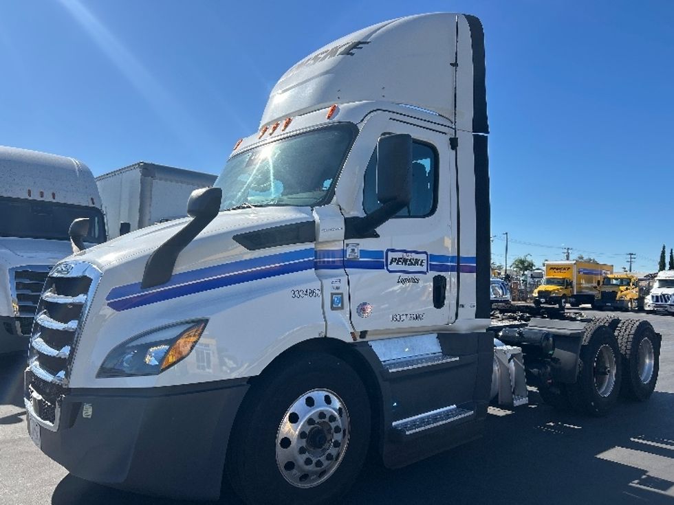 Day Cab Tractor-Heavy Duty Tractors-Freightliner-2022-T11662ST-Fontana-CA-256,049\n\t\tmiles-$ 68,500 - Image 3