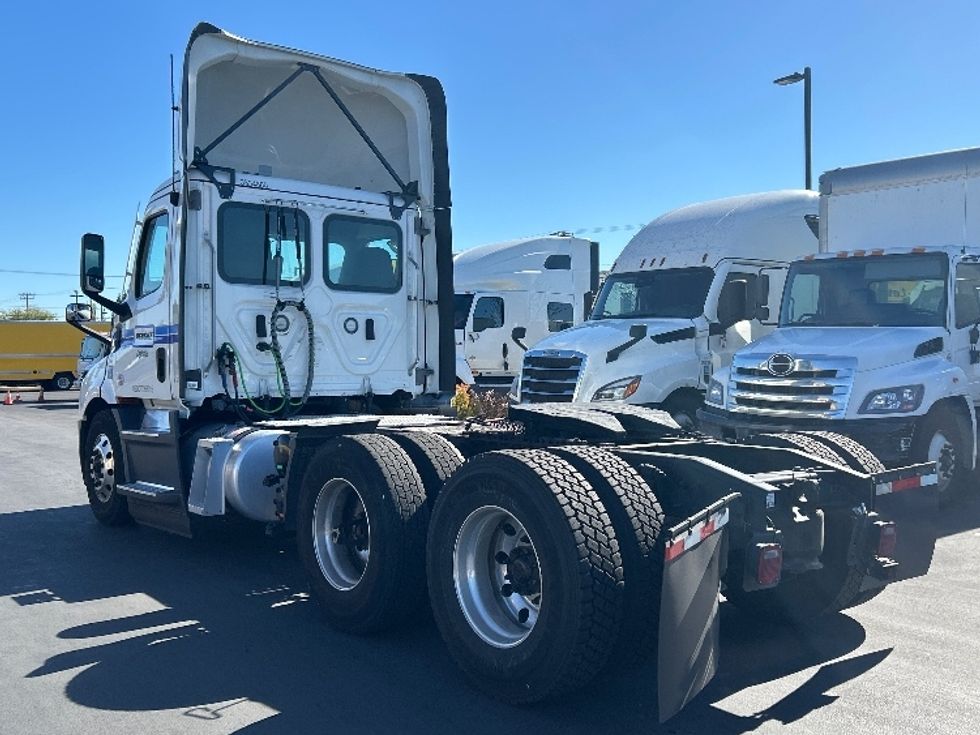 Day Cab Tractor-Heavy Duty Tractors-Freightliner-2022-T11662ST-Fontana-CA-256,049\n\t\tmiles-$ 68,500 - Image 5