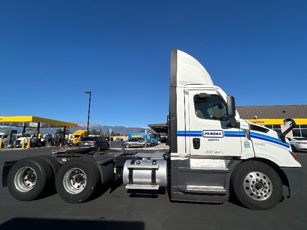 Day Cab Tractor-Heavy Duty Tractors-Freightliner-2022-T11662ST-Fontana-CA-256,049\n\t\tmiles-$ 68,500 - Image 8