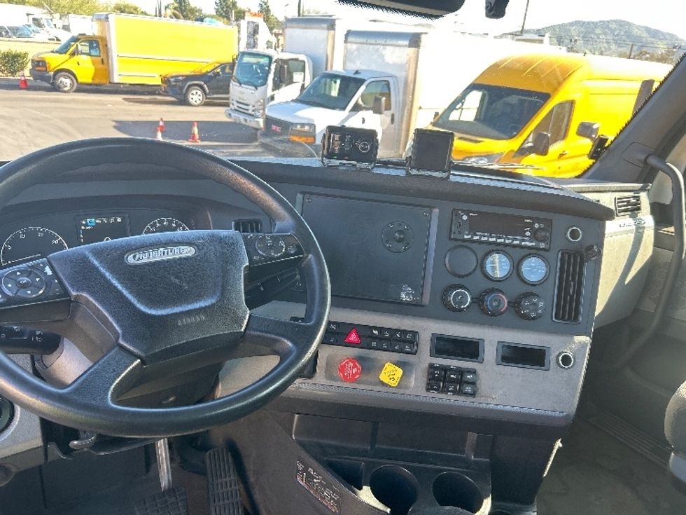 Day Cab Tractor-Heavy Duty Tractors-Freightliner-2022-T11662ST-Fontana-CA-295,284\n\t\tmiles-$ 66,500 - Image 11