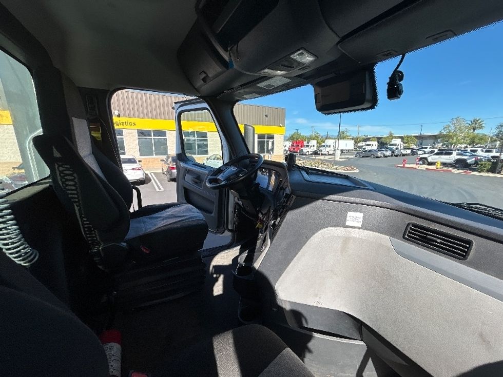 Day Cab Tractor-Heavy Duty Tractors-Freightliner-2022-T11662ST-Fontana-CA-295,284\n\t\tmiles-$ 66,500 - Image 14