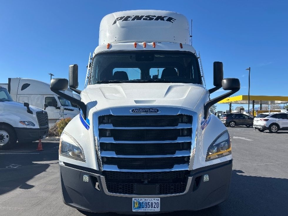 Day Cab Tractor-Heavy Duty Tractors-Freightliner-2022-T11662ST-Fontana-CA-295,284\n\t\tmiles-$ 66,500 - Image 2