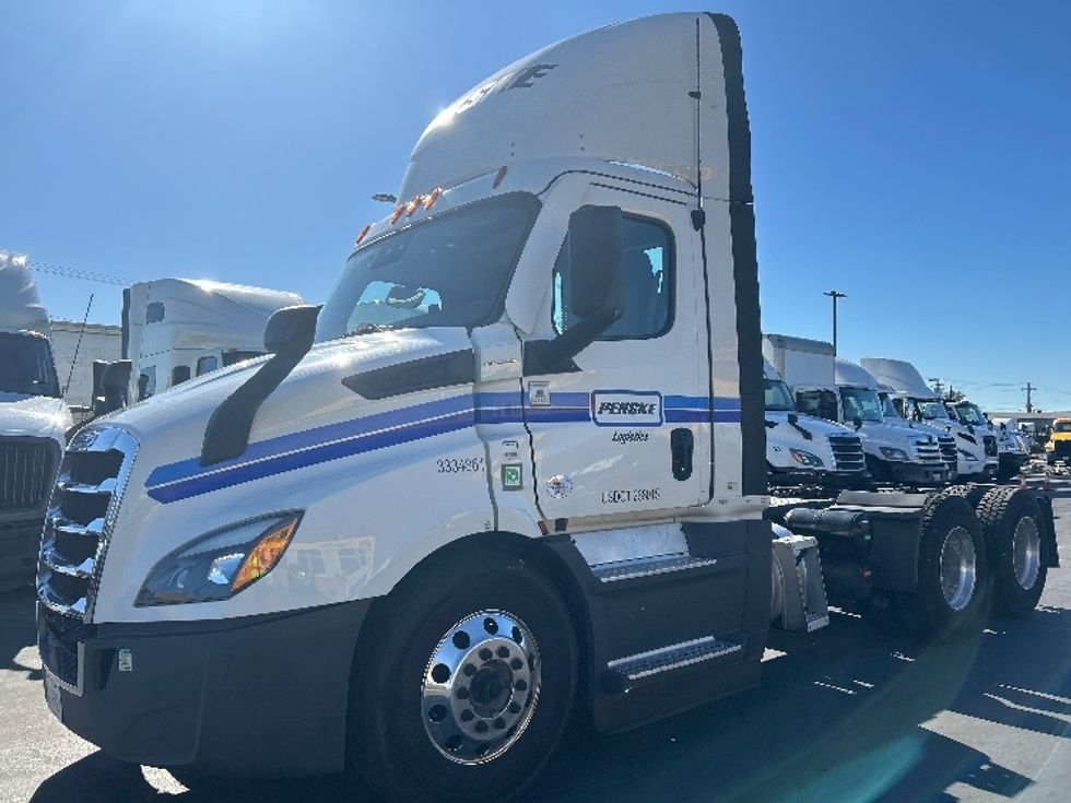 Day Cab Tractor-Heavy Duty Tractors-Freightliner-2022-T11662ST-Fontana-CA-295,284\n\t\tmiles-$ 66,500 - Image 3