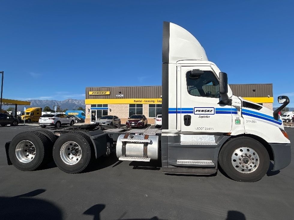 Day Cab Tractor-Heavy Duty Tractors-Freightliner-2022-T11662ST-Fontana-CA-295,284\n\t\tmiles-$ 66,500 - Image 8