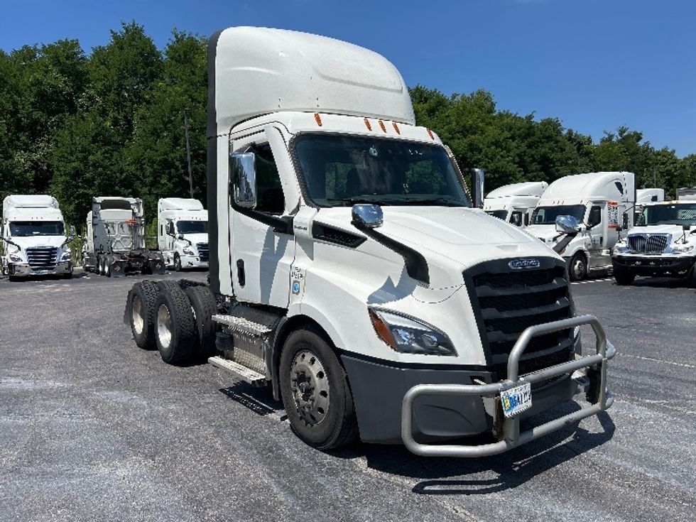 Day Cab Tractor-Heavy Duty Tractors-Freightliner-2022-T11664ST-Akron-OH-505,139\n\t\tmiles-$ 46,000 - Image 1