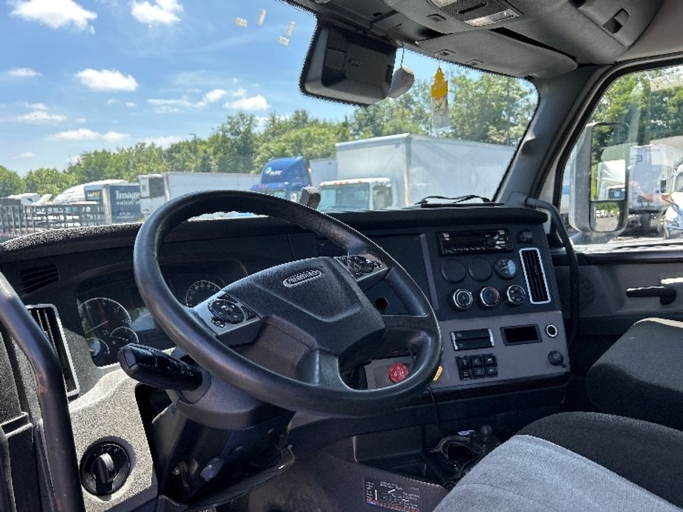 Day Cab Tractor-Heavy Duty Tractors-Freightliner-2022-T11664ST-Akron-OH-505,139\n\t\tmiles-$ 46,000 - Image 10