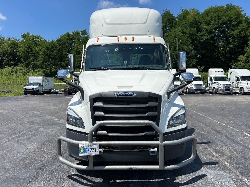 Day Cab Tractor-Heavy Duty Tractors-Freightliner-2022-T11664ST-Akron-OH-505,139\n\t\tmiles-$ 46,000 - Image 2