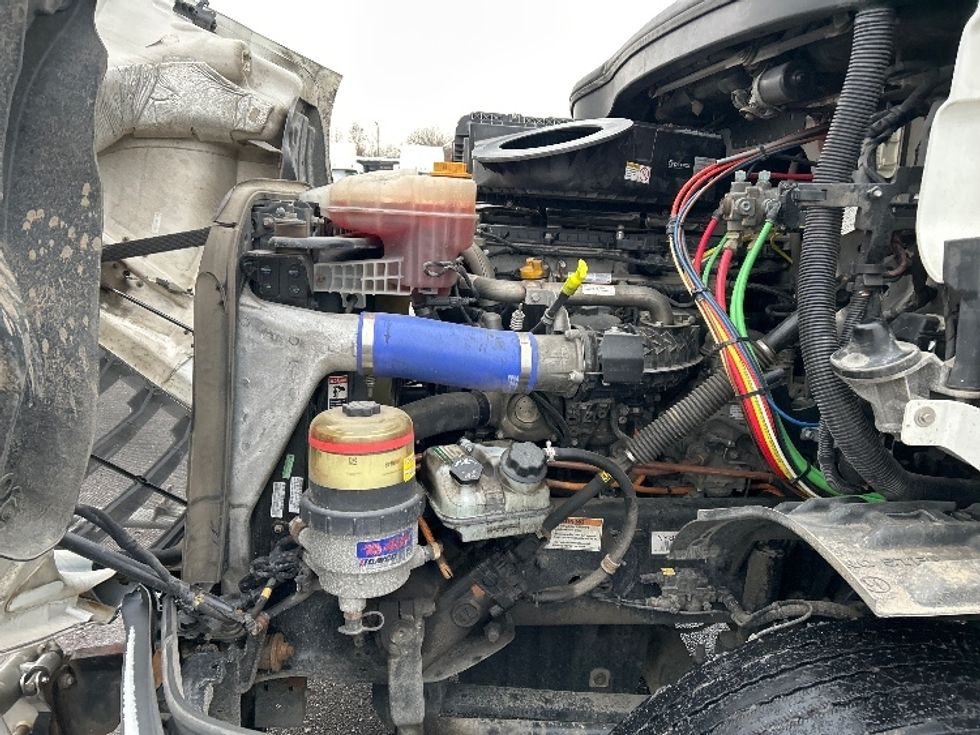 Day Cab Tractor-Heavy Duty Tractors-Freightliner-2022-T11664ST-Akron-OH-670,787\n\t\tmiles-$ 29,000 - Image 16