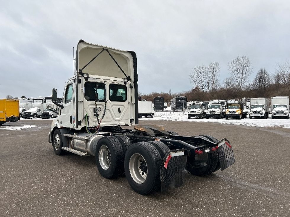 Day Cab Tractor-Heavy Duty Tractors-Freightliner-2022-T11664ST-Akron-OH-670,787\n\t\tmiles-$ 29,000 - Image 5