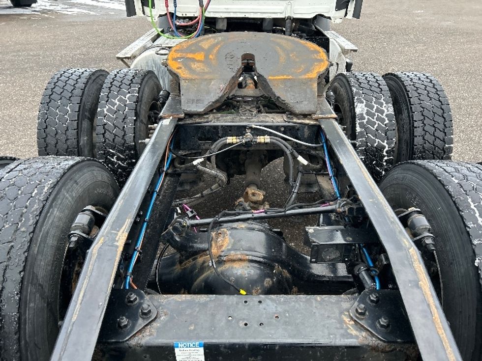 Day Cab Tractor-Heavy Duty Tractors-Freightliner-2022-T11664ST-Akron-OH-670,787\n\t\tmiles-$ 29,000 - Image 6