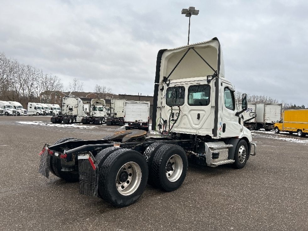 Day Cab Tractor-Heavy Duty Tractors-Freightliner-2022-T11664ST-Akron-OH-670,787\n\t\tmiles-$ 29,000 - Image 7