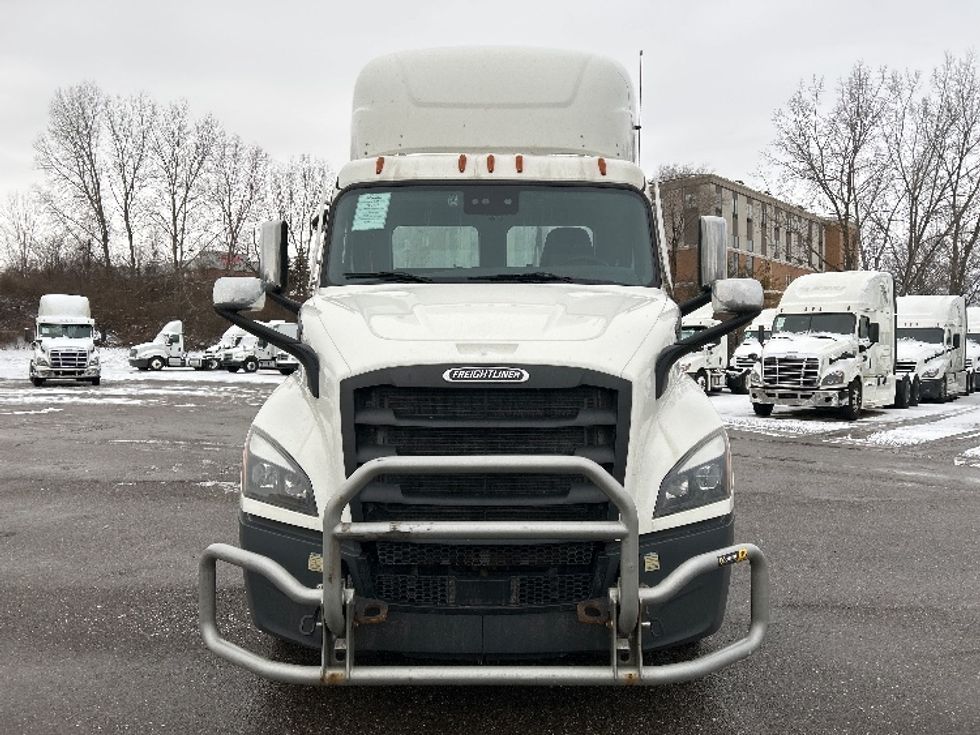 Day Cab Tractor-Heavy Duty Tractors-Freightliner-2022-T11664ST-Akron-OH-673,958\n\t\tmiles-$ 29,000 - Image 2