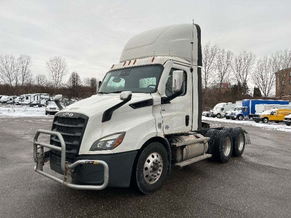 Day Cab Tractor-Heavy Duty Tractors-Freightliner-2022-T11664ST-Akron-OH-673,958\n\t\tmiles-$ 29,000 - Image 3