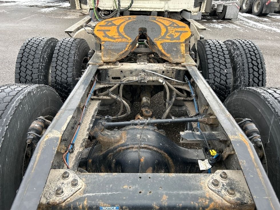 Day Cab Tractor-Heavy Duty Tractors-Freightliner-2022-T11664ST-Akron-OH-673,958\n\t\tmiles-$ 29,000 - Image 6