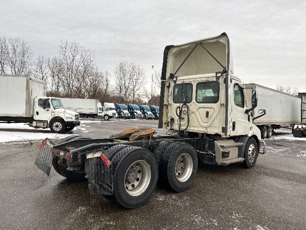 Day Cab Tractor-Heavy Duty Tractors-Freightliner-2022-T11664ST-Akron-OH-673,958\n\t\tmiles-$ 29,000 - Image 7