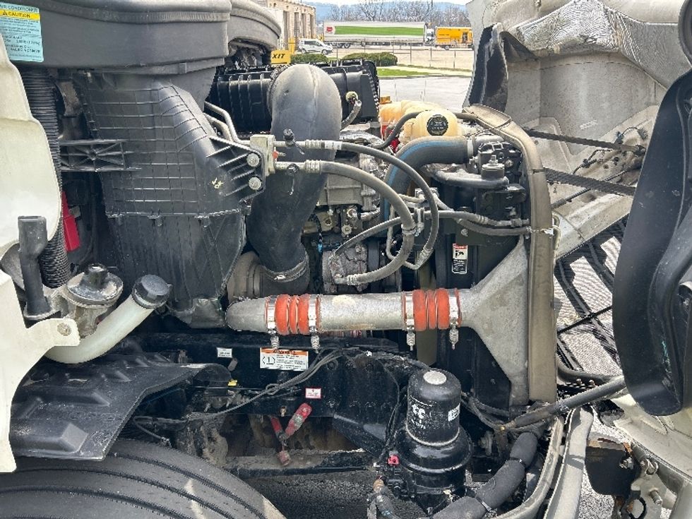 Day Cab Tractor-Heavy Duty Tractors-Freightliner-2022-T11664ST-Allentown-PA-643,440\n\t\tmiles-$ 29,250 - Image 15