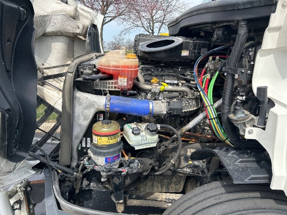 Day Cab Tractor-Heavy Duty Tractors-Freightliner-2022-T11664ST-Allentown-PA-643,440\n\t\tmiles-$ 29,250 - Image 16