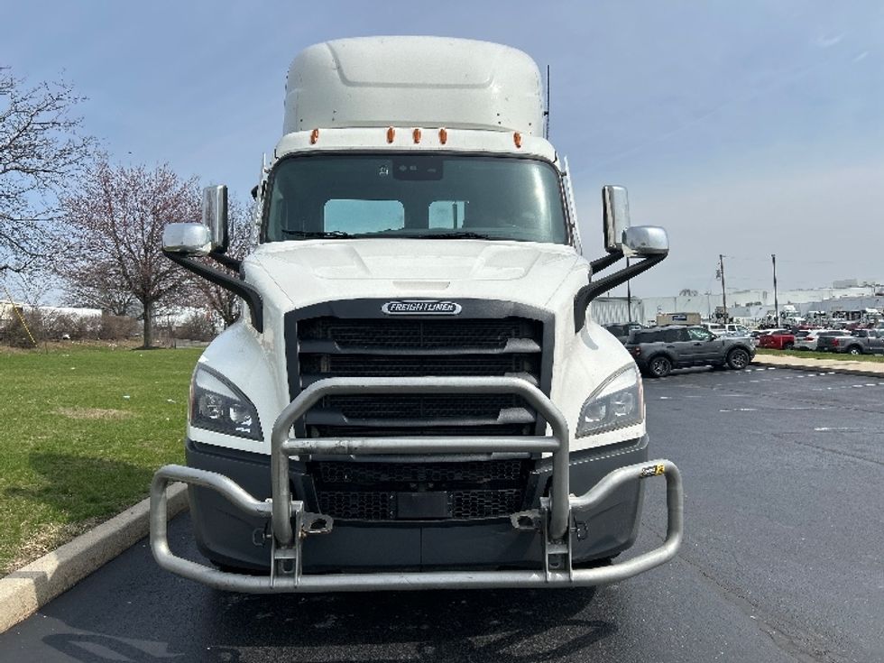 Day Cab Tractor-Heavy Duty Tractors-Freightliner-2022-T11664ST-Allentown-PA-643,440\n\t\tmiles-$ 29,250 - Image 2