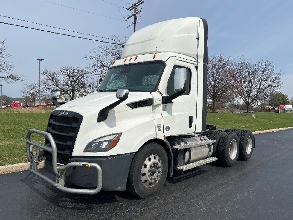 Day Cab Tractor-Heavy Duty Tractors-Freightliner-2022-T11664ST-Allentown-PA-643,440\n\t\tmiles-$ 29,250 - Image 3