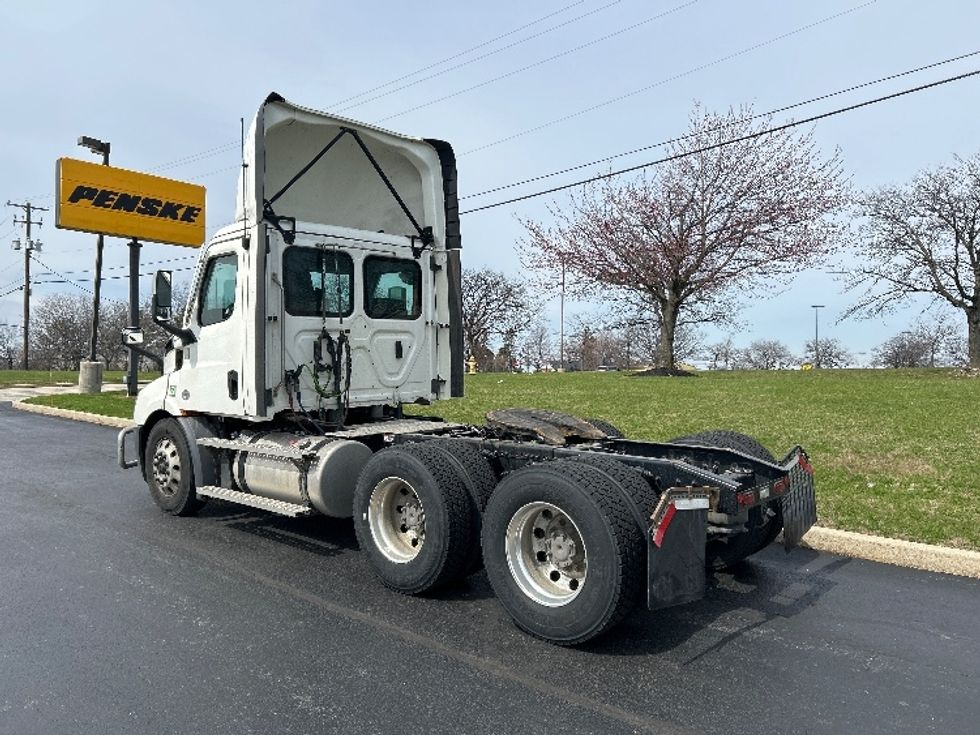 Day Cab Tractor-Heavy Duty Tractors-Freightliner-2022-T11664ST-Allentown-PA-643,440\n\t\tmiles-$ 29,250 - Image 5